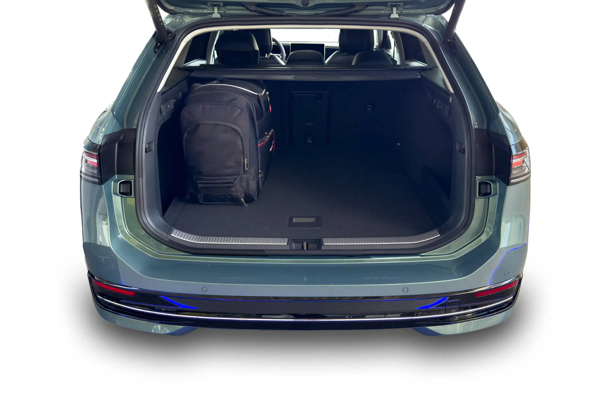 VW PASSAT VARIANT MHEV 2023+ CAR BAGS SET 5 PCS – Obrázok 5