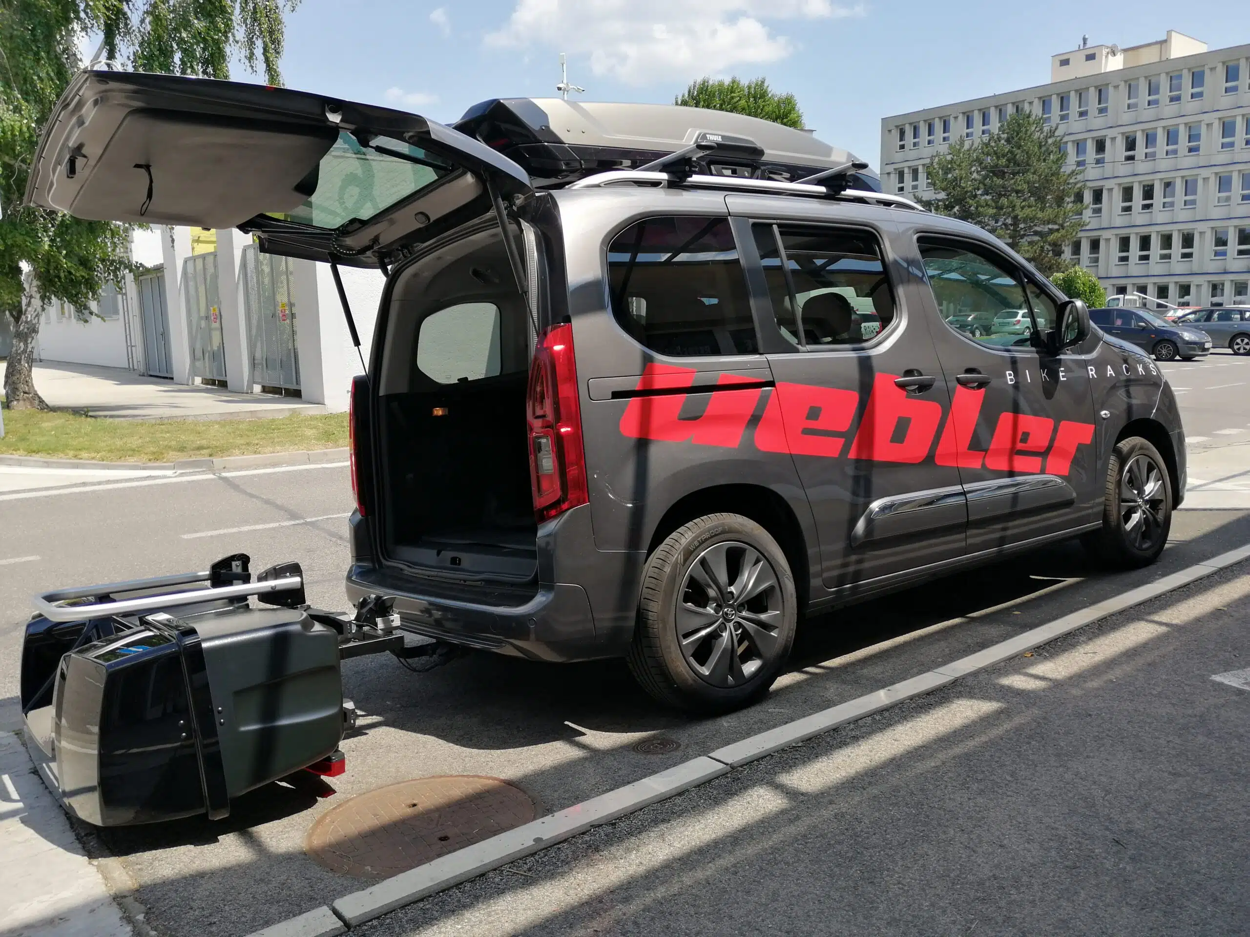 Uebler B1 (lesklá čierna) prepravný box na nosiče bicyklov Uebler rady i, X a H – Obrázok 14