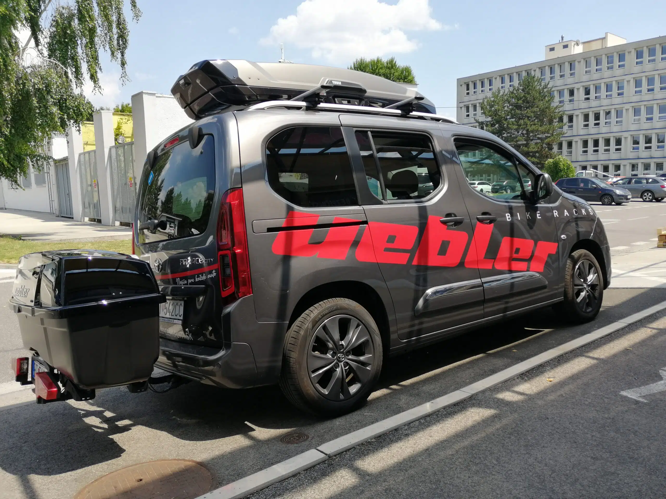 Uebler B1 (lesklá čierna) prepravný box na nosiče bicyklov Uebler rady i, X a H – Obrázok 12