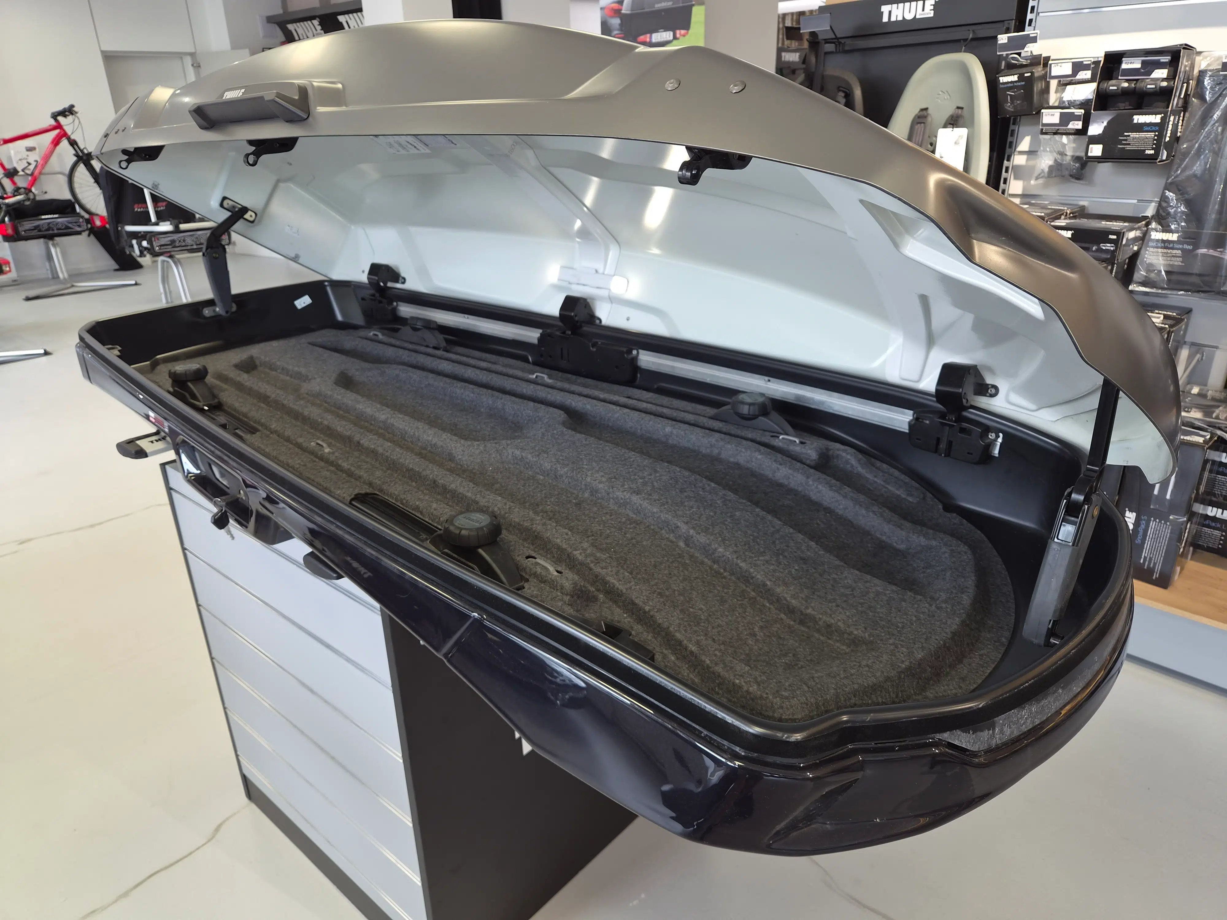 Thule Vector M Titán - používaný iba na reklamné účely (nezaťažovaný) 2020, len na osobný odber na predajni – Obrázok 7